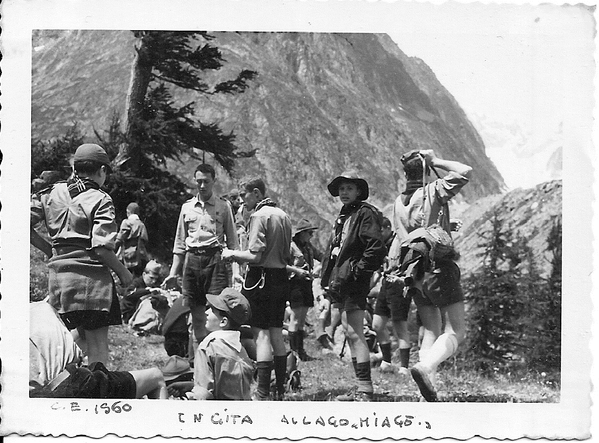 Il gruppo verso il laghetto del Miage